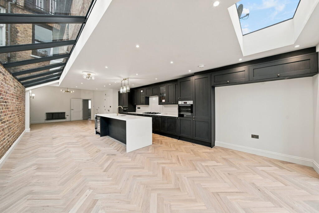 House in London - View 5