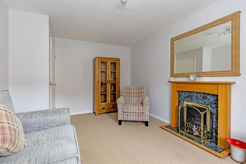 House in Chesterfield, Derbyshire - More