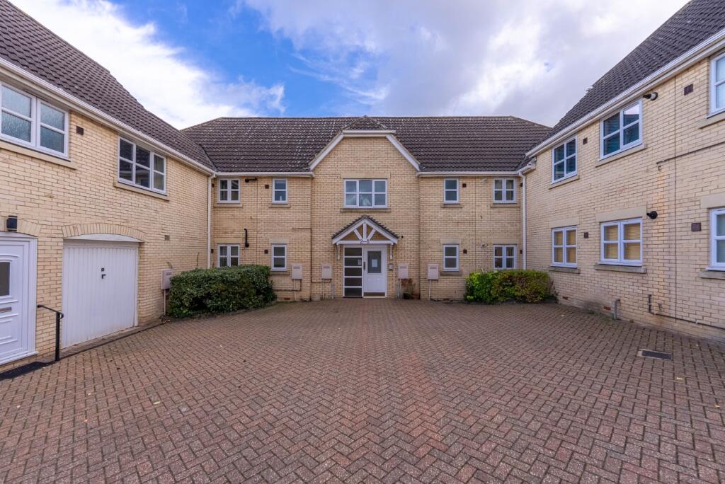 2-bed flat on Buckingham Court, Varrier Jones Drive, Papworth Everard, Cambridge, Cambridgeshire, CB23 3DJ, £170,000