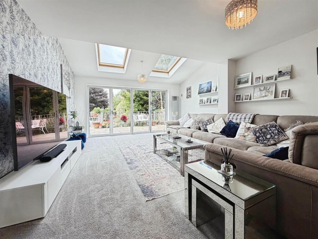 House in Coventry, Keresley Green, Keresley - View 2
