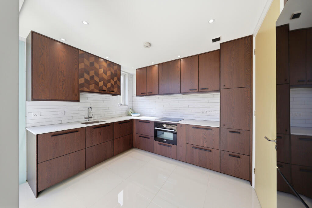 Paxton Place, Manchester, M11 – další