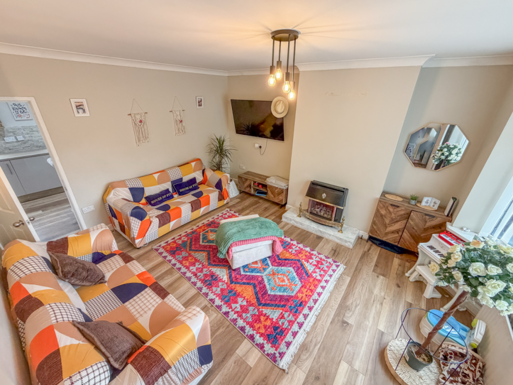 House in Stoke-on-Trent - More
