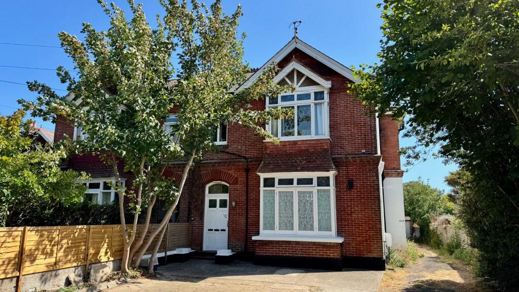Main image of property: Richmond Road, Worthing, BN11 4AQ