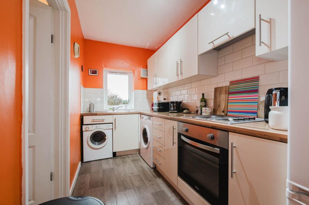Harcourt Close, Urmston, Manchester, M41 photo 3
