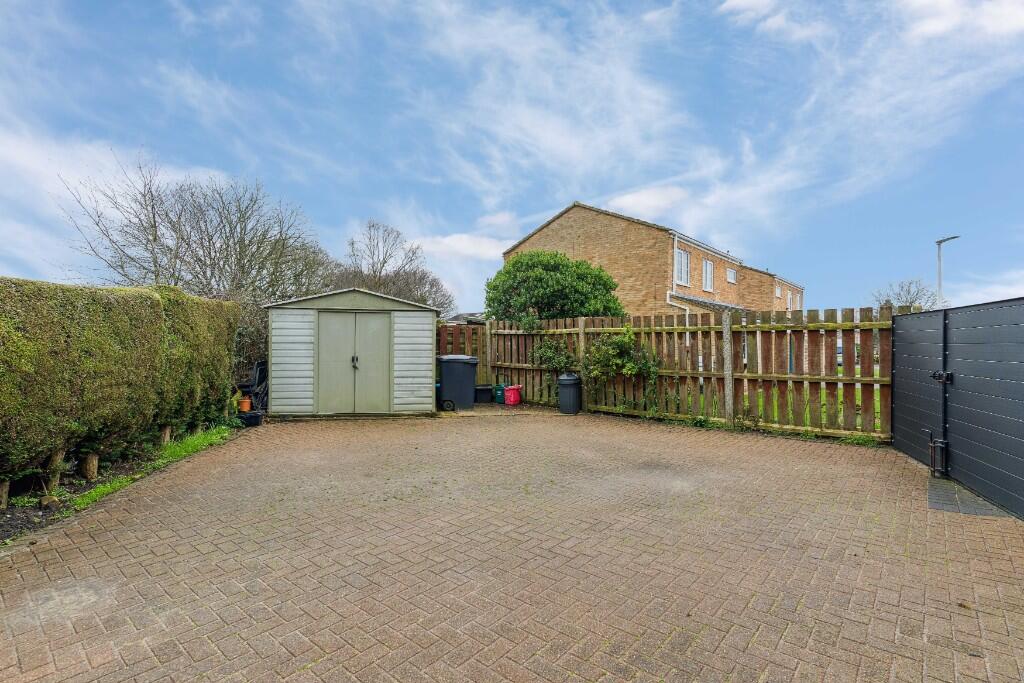 Caister Close, Stevenage, Hertfordshire, SG1 photo 4