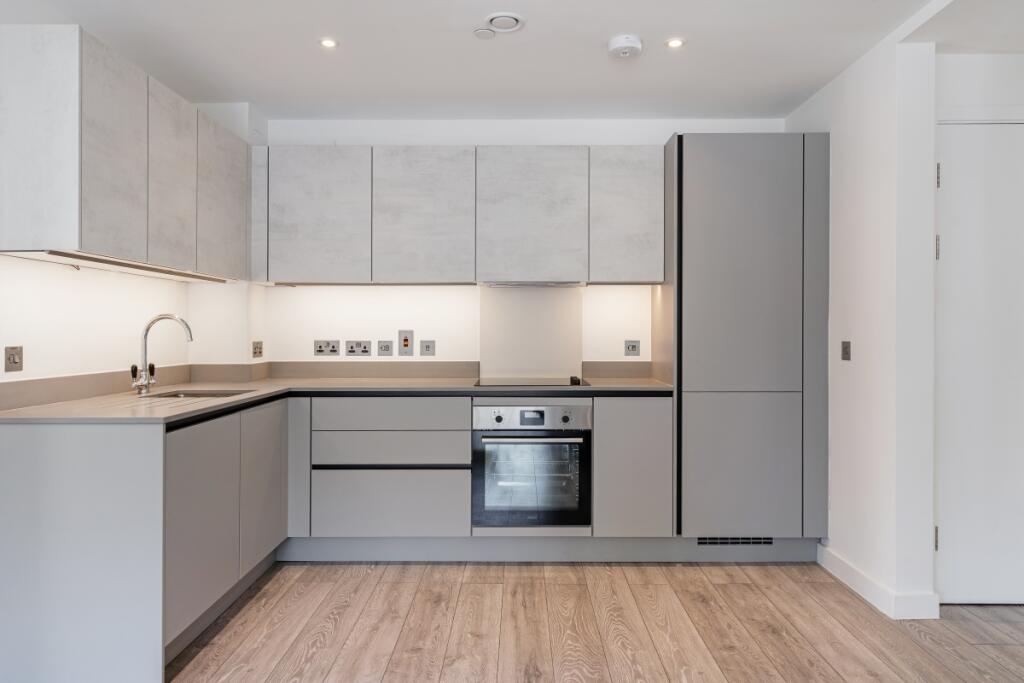 Apartment in Slough, Slough Trading Estate, Chalvey - More