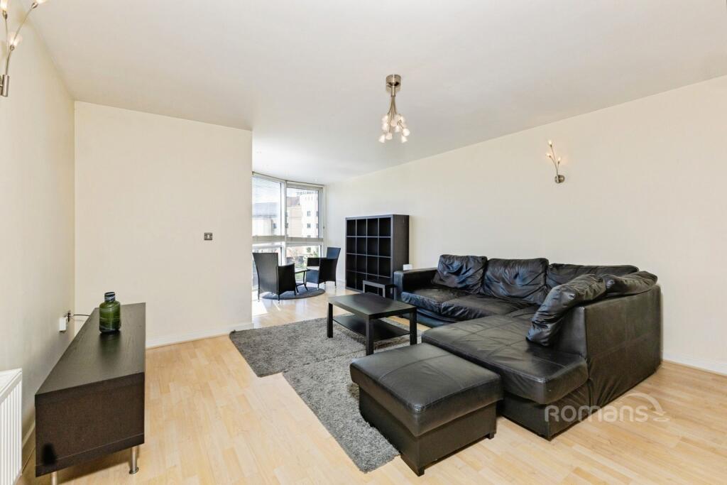 Apartment in Reading - View 6