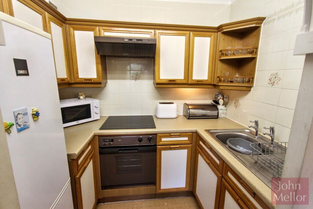 Tatton Court, Heaton Moor SK4 4NL photo 4