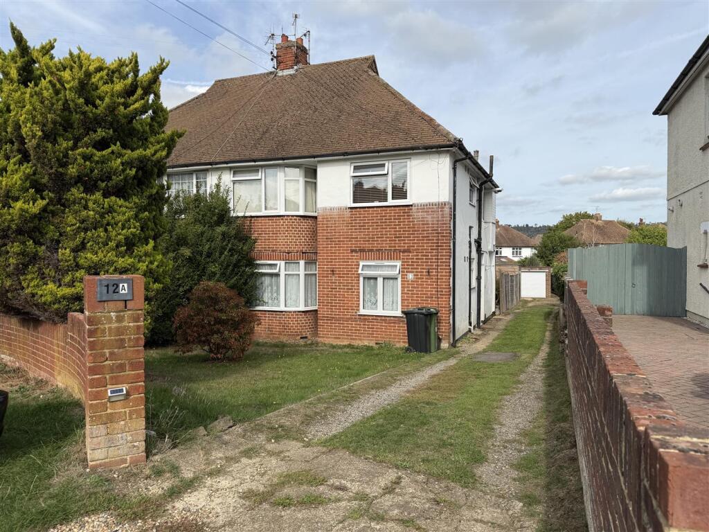 2-bed flat on Wordsworth Road, Penenden Heath, Maidstone, £230,000