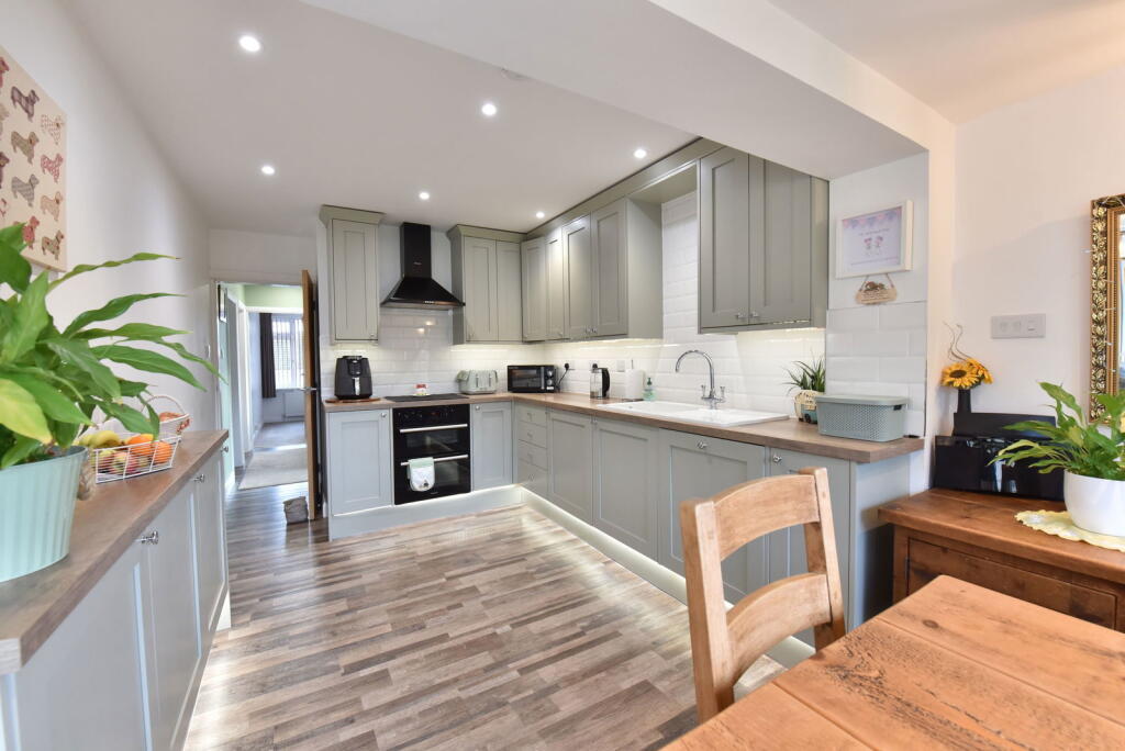 KINGSWINFORD, Kingswood Road photo 2