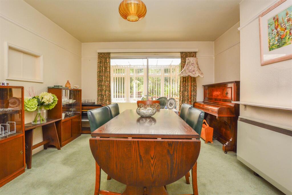 Mount Crescent, Warley, Brentwood photo 4