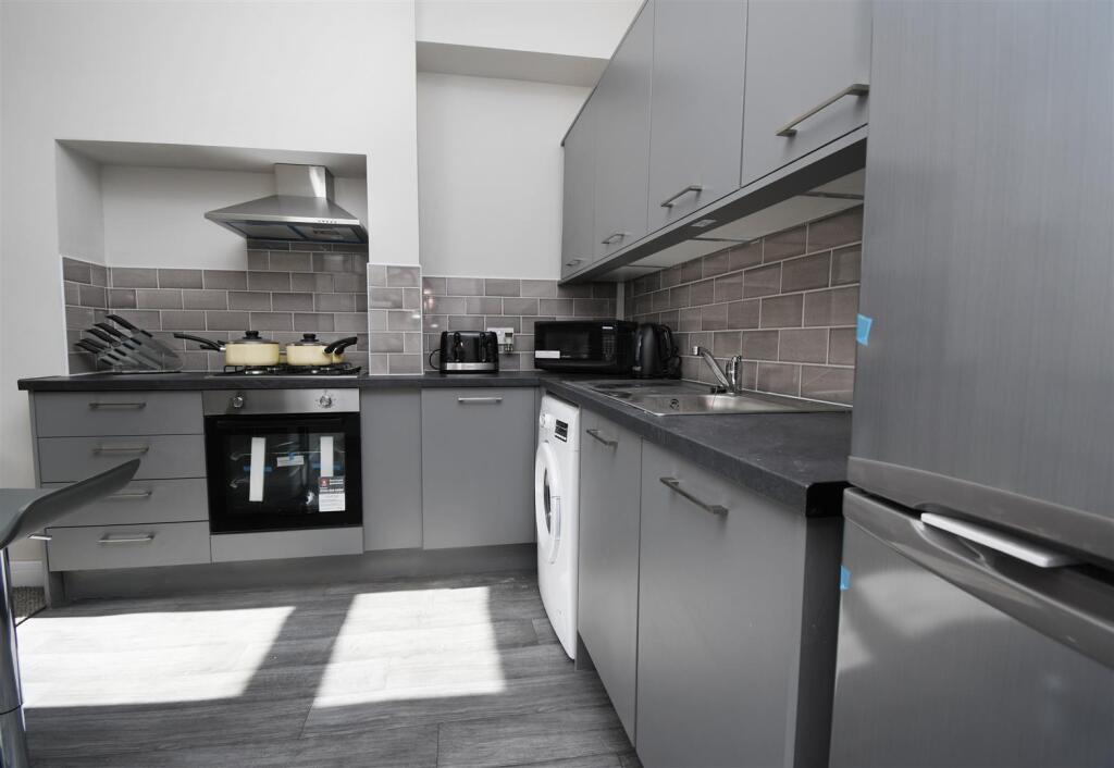 Dall Street, Burnley