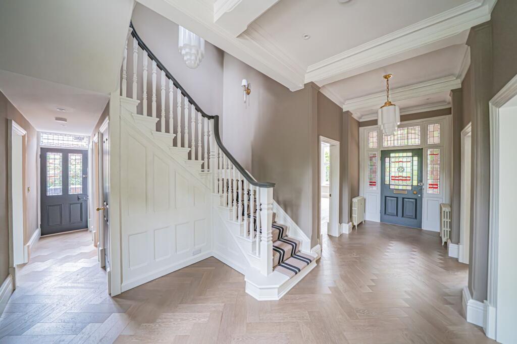 House in Solihull - More