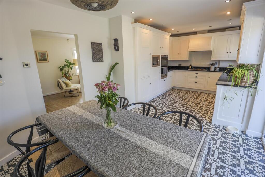 Unicorn Cottage, Chapel Road, Broughton, Nr Cowbridge, Vale of Glamorgan, CF71 7QR photo 4