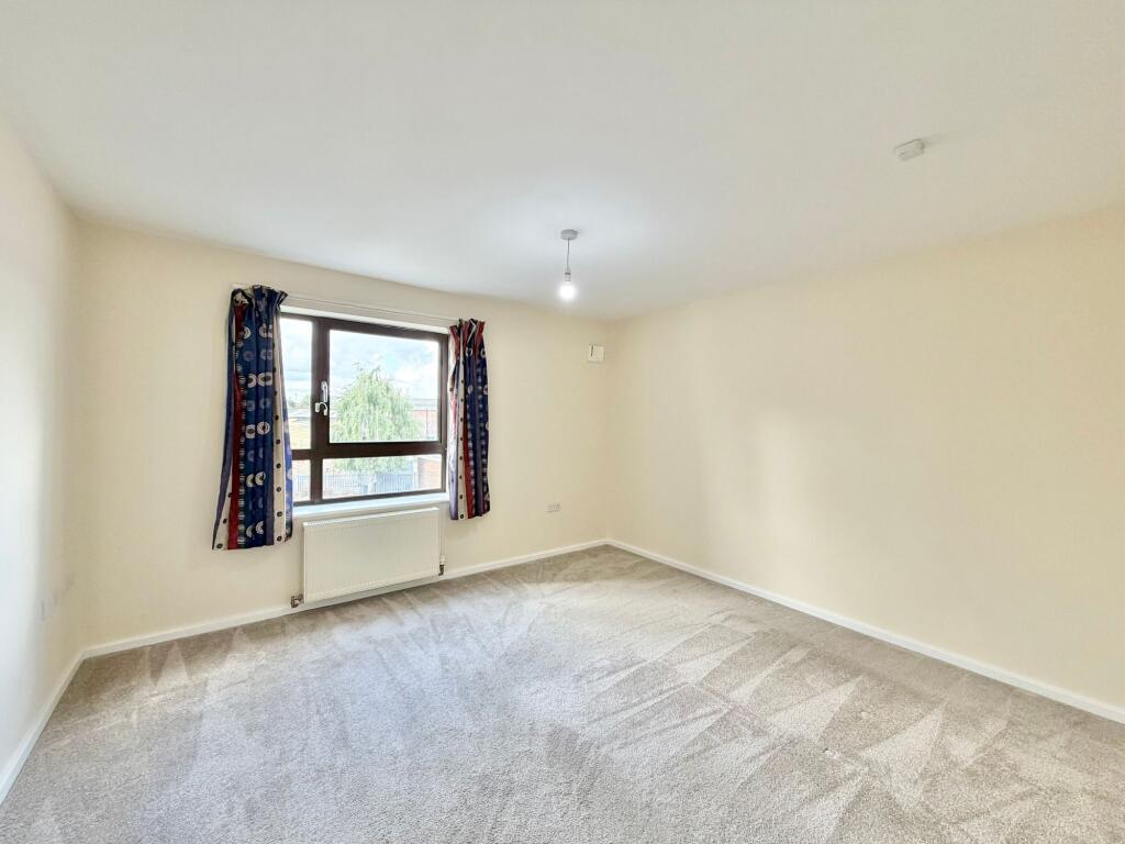 Apartment in Milton Keynes - View 5