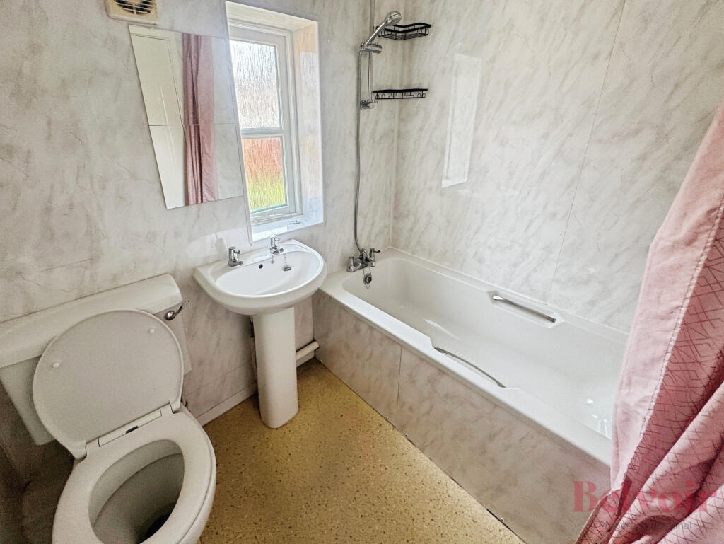 House in Northampton, Wellingborough - View 5