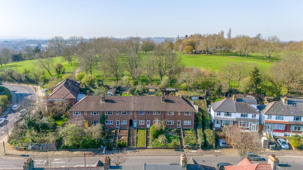 Main image of property: Cliffview Road, London, SE13