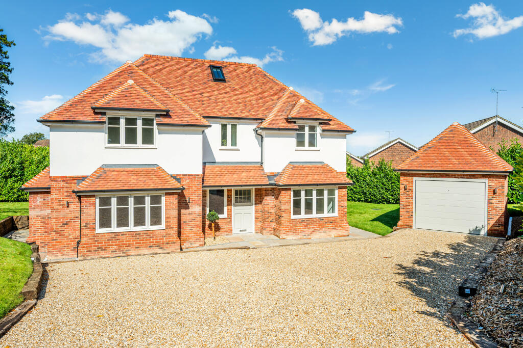 Main image of property: 13b, The Avenue, Tadworth, KT20