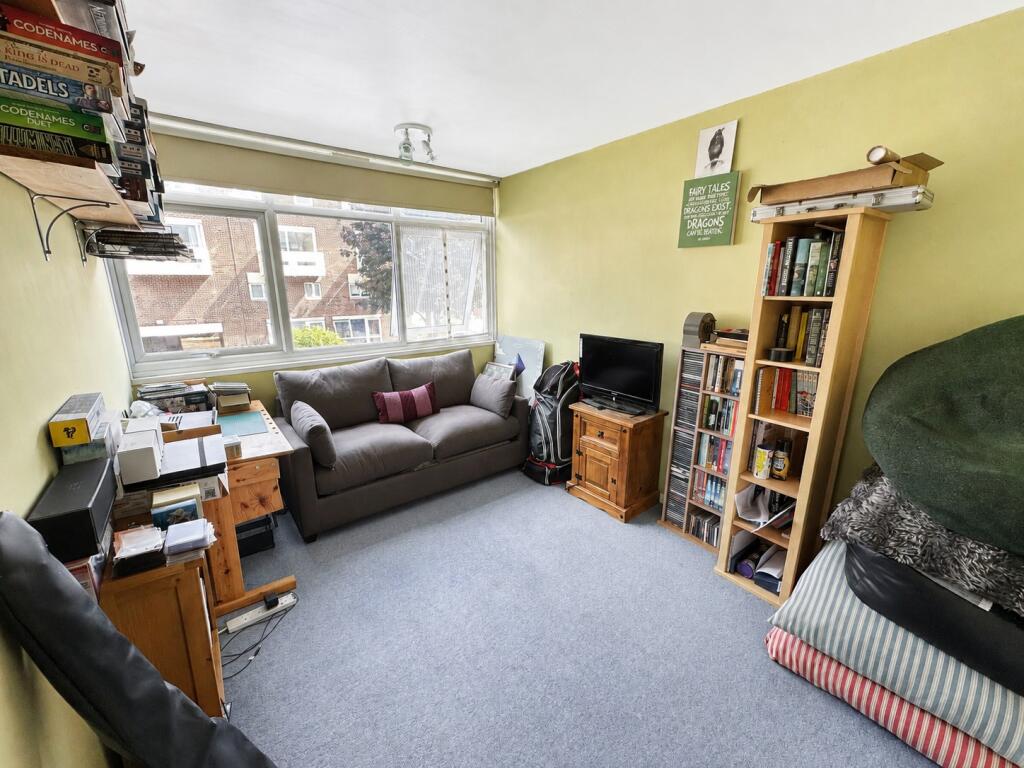 Apartment in Woking, Surrey - View 5
