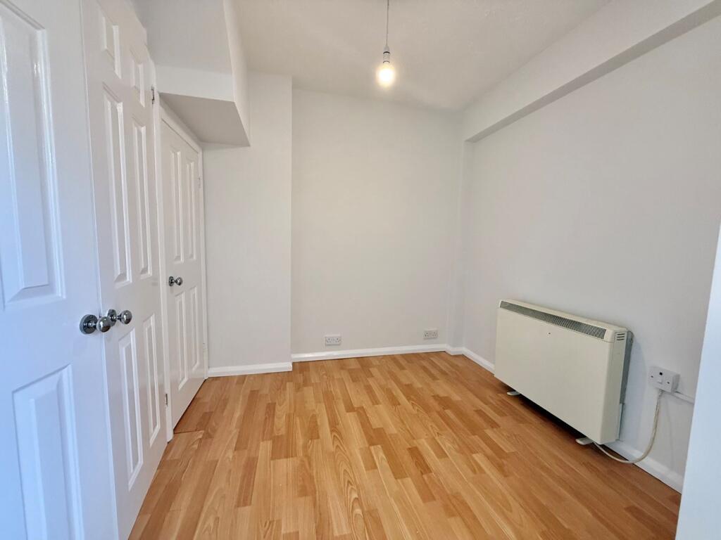 House in Binfield, Temple Park - View 3