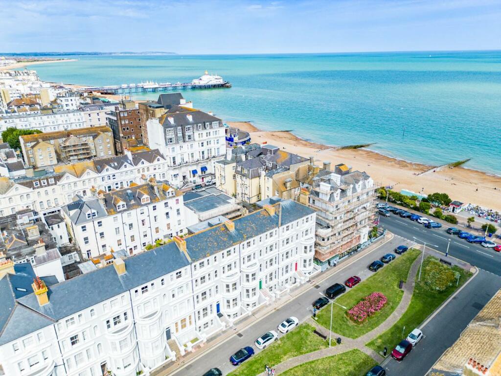 Howard Square, Eastbourne photo 5