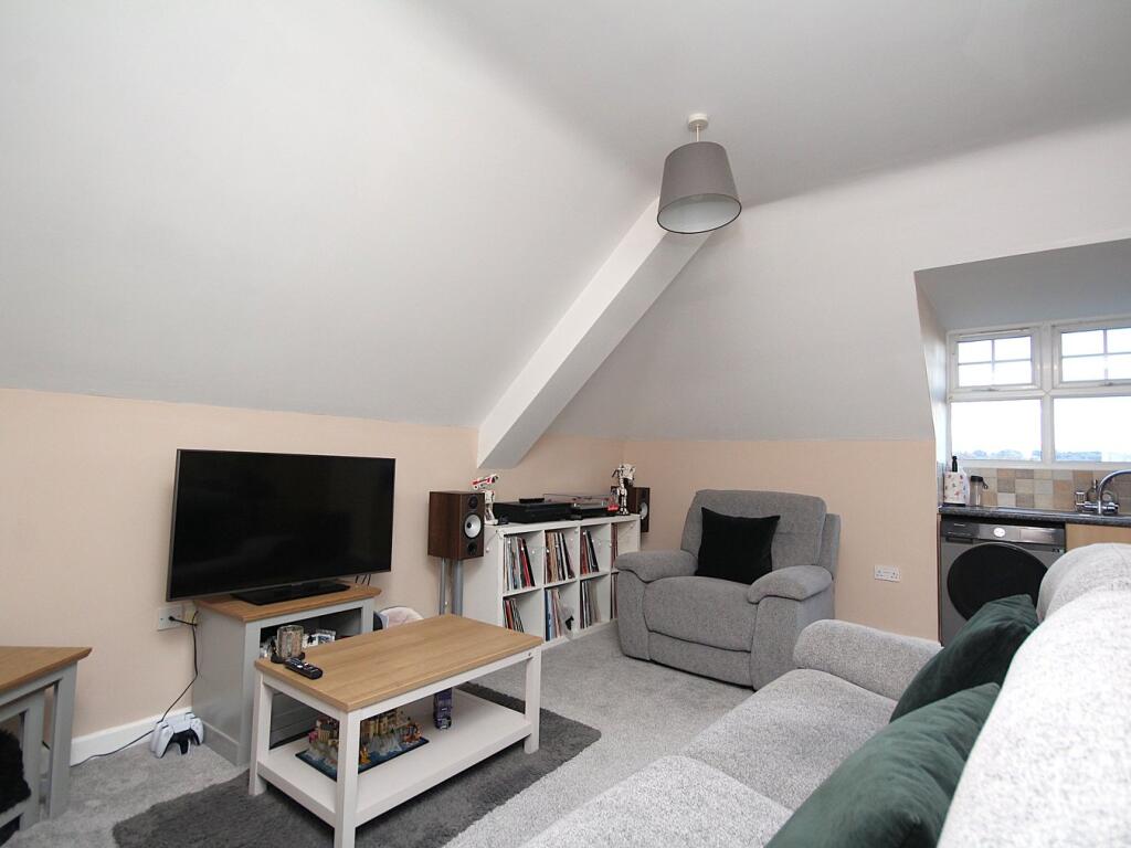 73 Poole Road, Upton, Poole, BH16 photo 3
