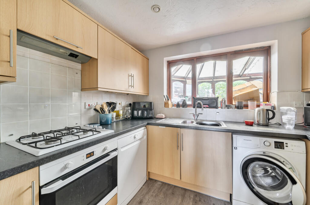 House in Newell Green, Warfield - View 3