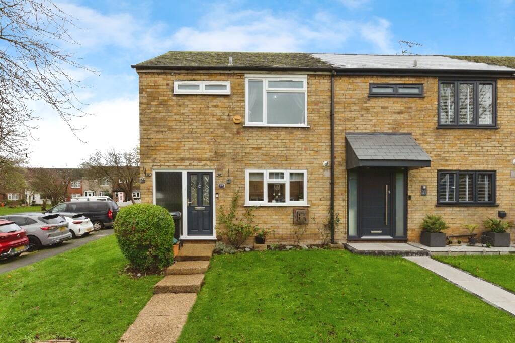 3 bedroom end of terrace house for sale in Mistley Side, Basildon, SS16