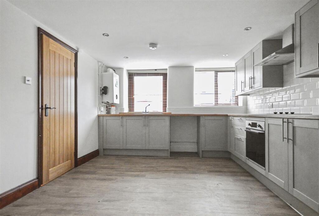 House in Lower Harlestone, West Northamptonshire - View 3