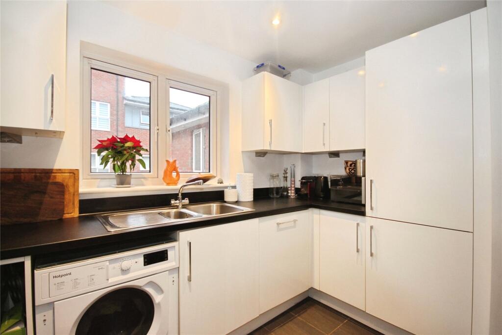 Kingfisher Close, Warwick, Warwickshire, CV34 photo 4