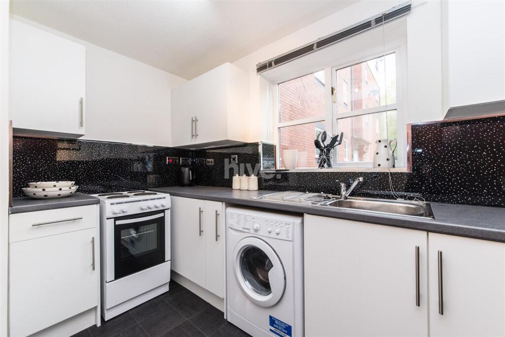 Apartment in Newcastle upon Tyne, Tyne and Wear - View 4