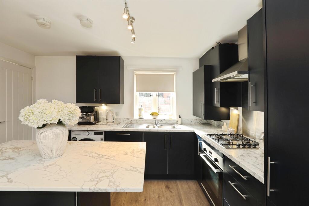 House in Mid Sussex, Sunnyside, East Grinstead - View 4
