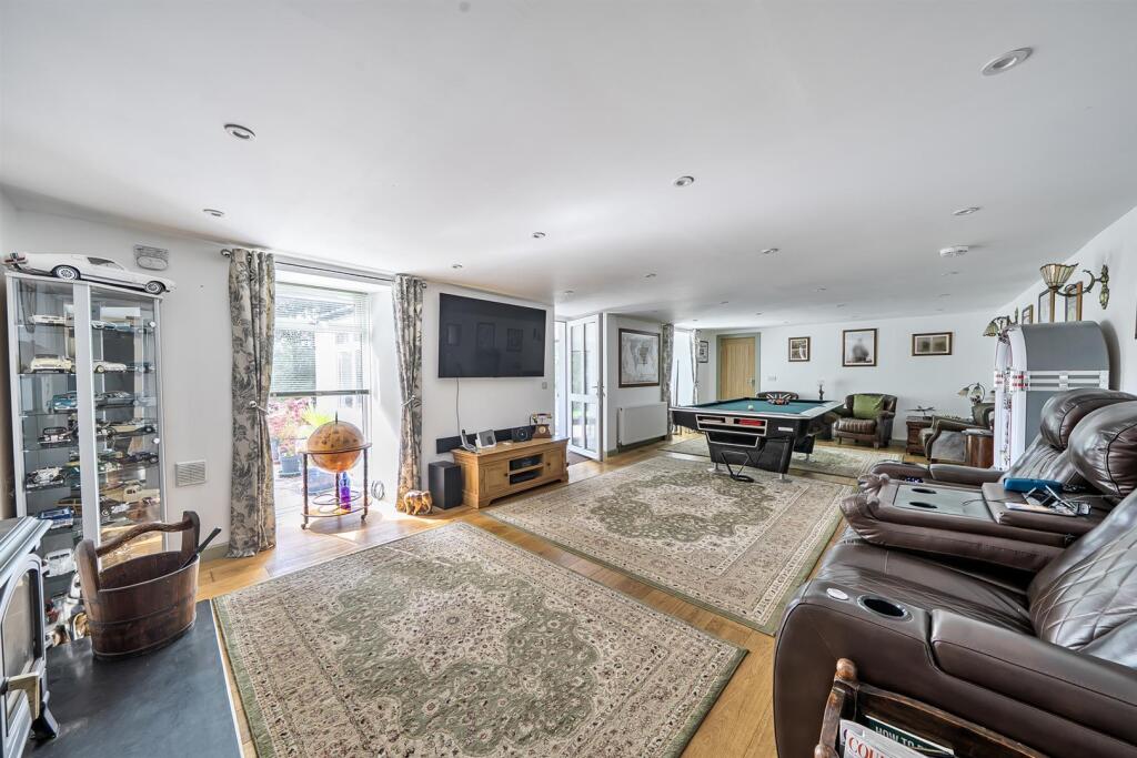 House in Temple Bar, Llanfihangel Ystrad - More