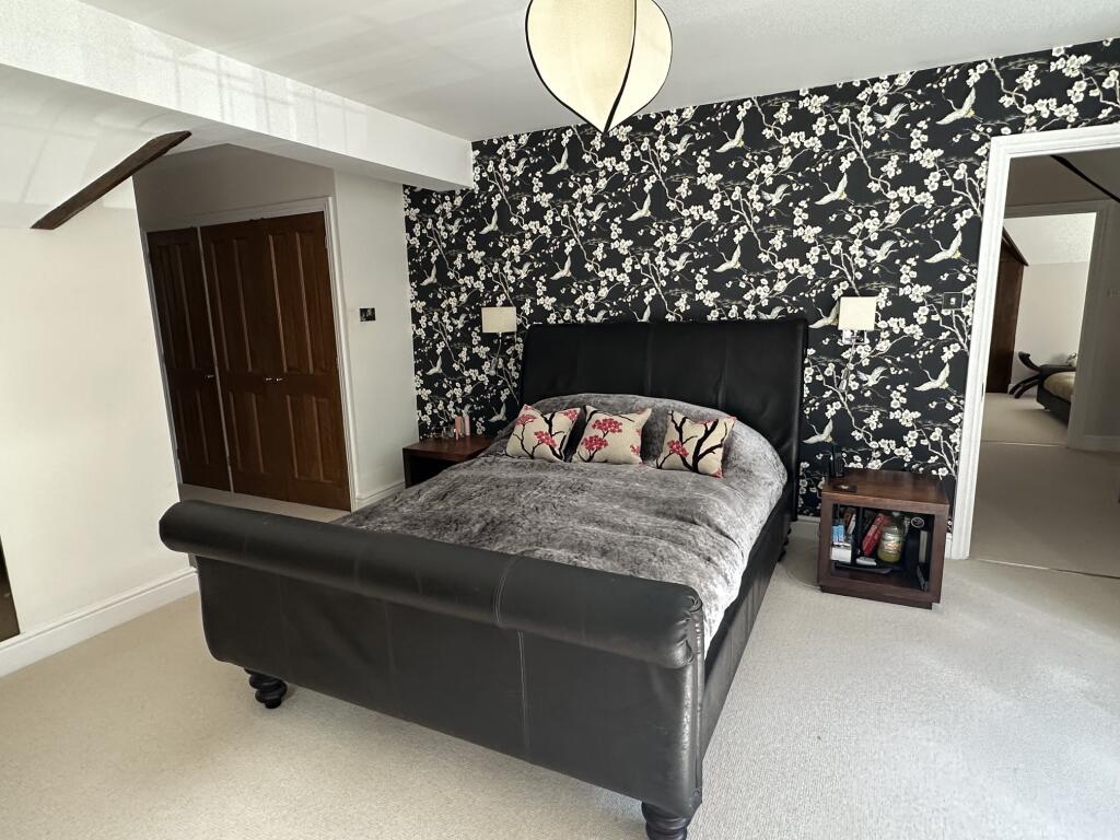 House in Sunningdale, Windsor and Maidenhead - More