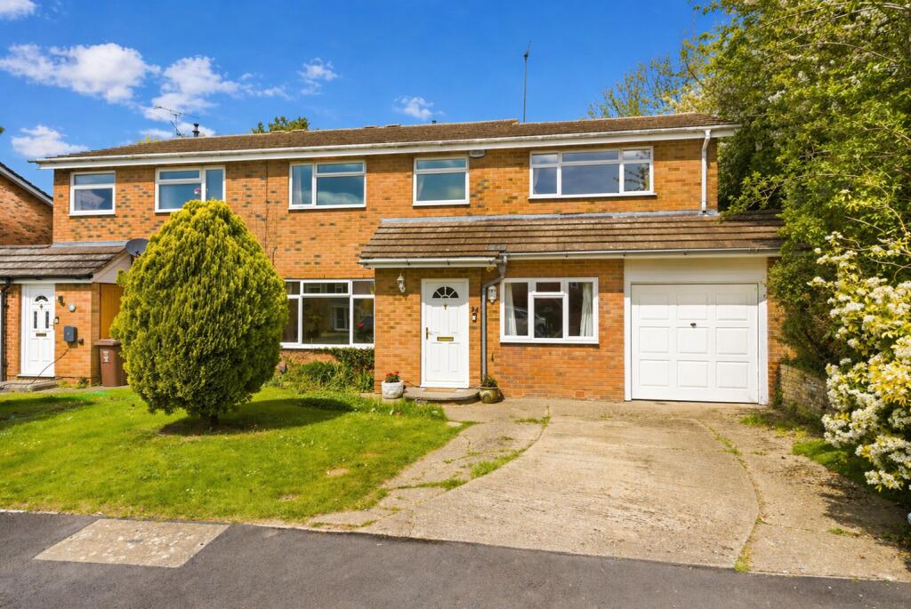 Main image of property: Lyndon Mead, Sandridge, St. Albans, Hertfordshire, AL4