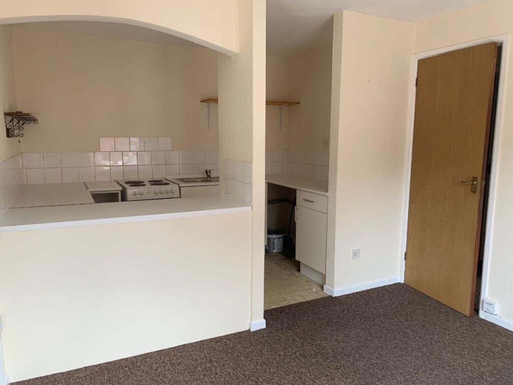 16 Kinnerton Court photo 3