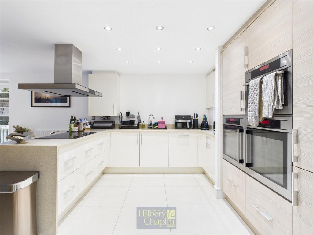 Magnolia Crescent, Great Warley, Brentwood, Essex, CM13 photo 4