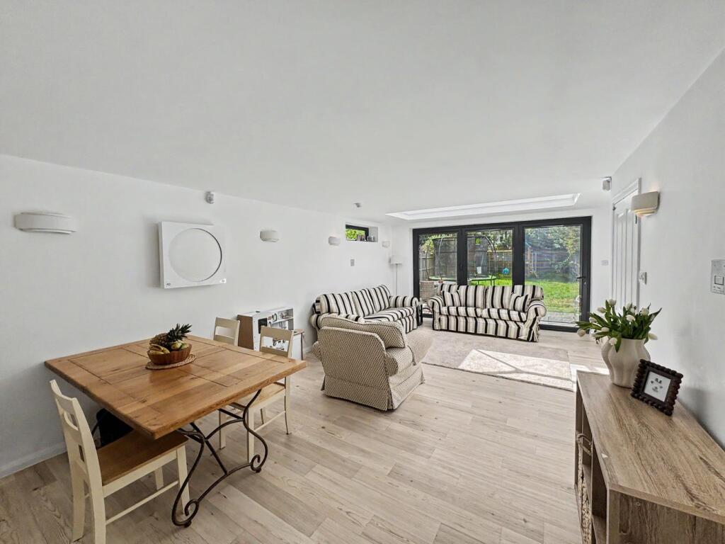 House in Bromley - View 2