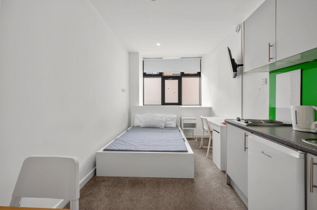 Main image of property: 166 London Road, Kingston Upon Thames
