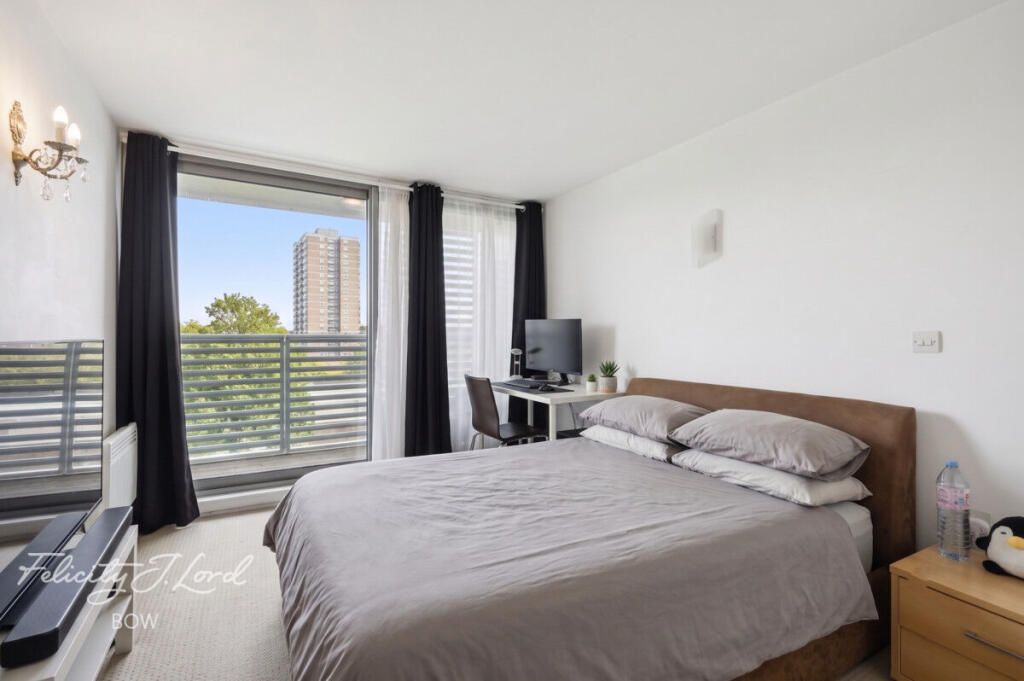 2-bed flat on Copperfield Road, London, £500,000