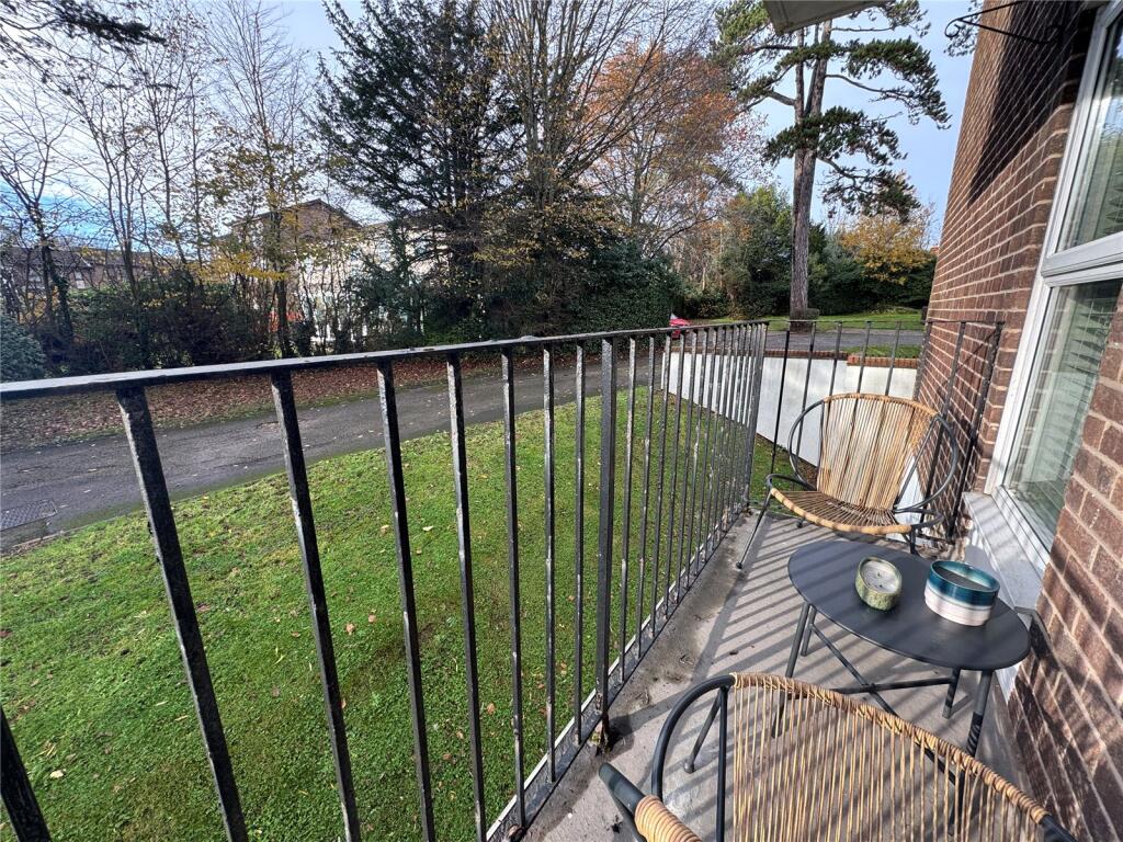 Cleveland Drive, Fareham, Hampshire, PO14 photo 4