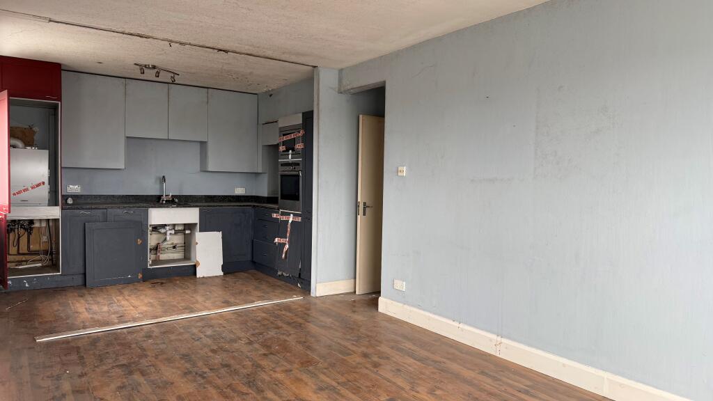 Flat 174, Park South, Austin Road, London, SW11 5JN photo 4