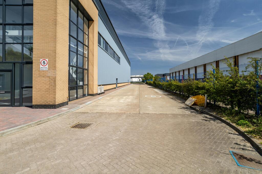 Unit E Dean Way - Great Western Ind Est-37.jpg