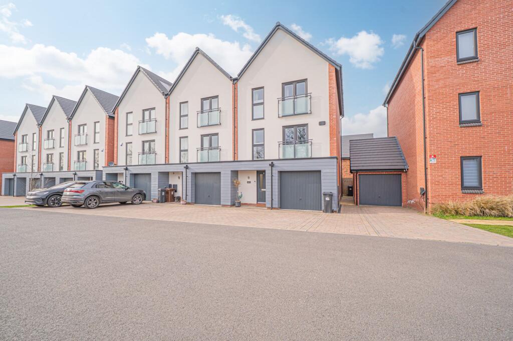 Rosewood Drive, Shirley, B90