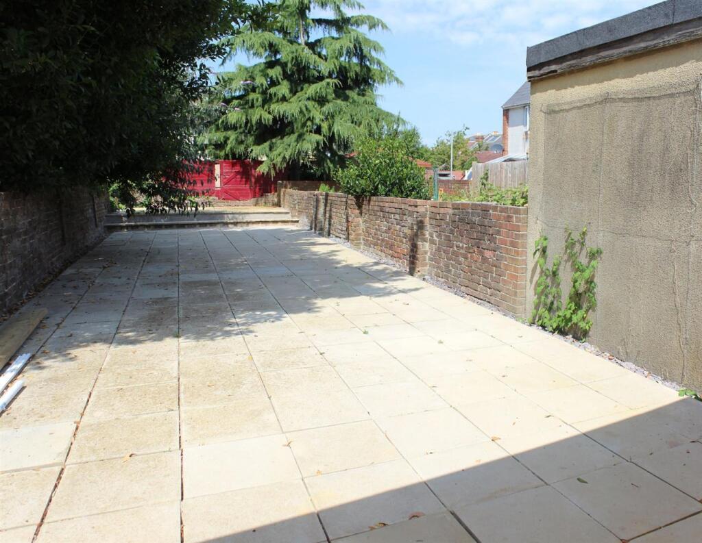 House in Portsmouth - View 4