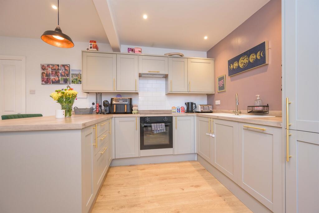 House in Kettering, Avondale - View 4