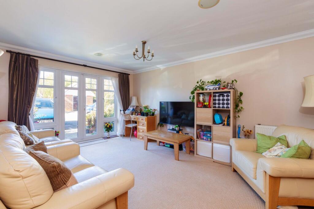 Apartment in Slough - View 4