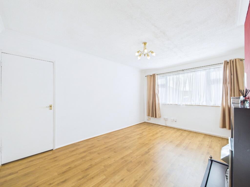 Elm Road, Aveley, South Ockendon, Essex, RM15 photo 3