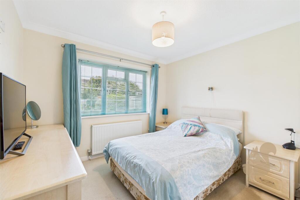 Woodfield Drive, West Mersea, photo 4