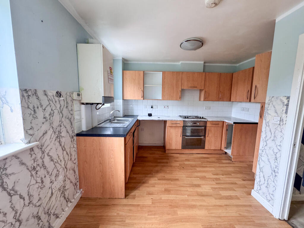 Apartment in Southend-on-Sea - View 4